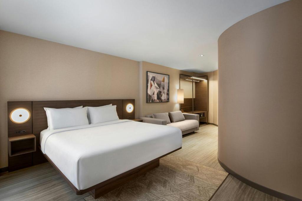 SpringHill Suites by Marriott Old Montreal Image