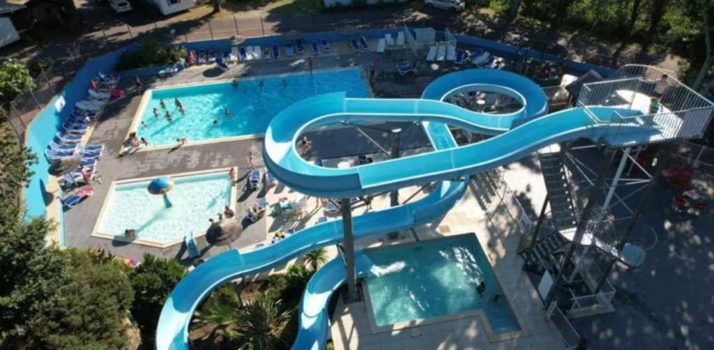 Photo de la galerie de l'établissement Camping 4 étoiles - Piscine - ccaaeah, à La Baule