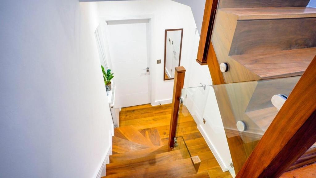 Hyde Park & Oxford Street Elegant House 2BR 2BA 8
