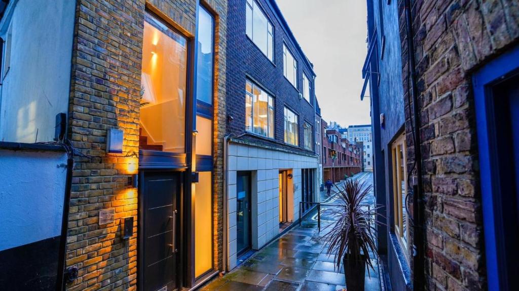 Hyde Park & Oxford Street Elegant House 2BR 2BA 4