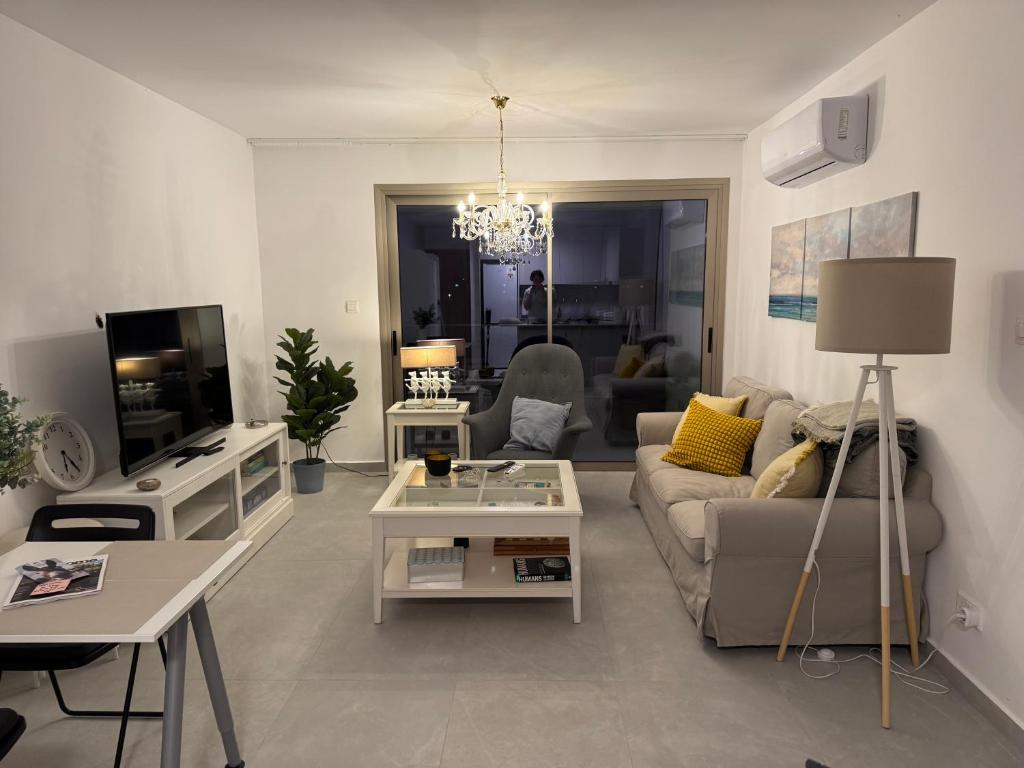Brandnew Rooftop Flat near Larnaca Mall 5