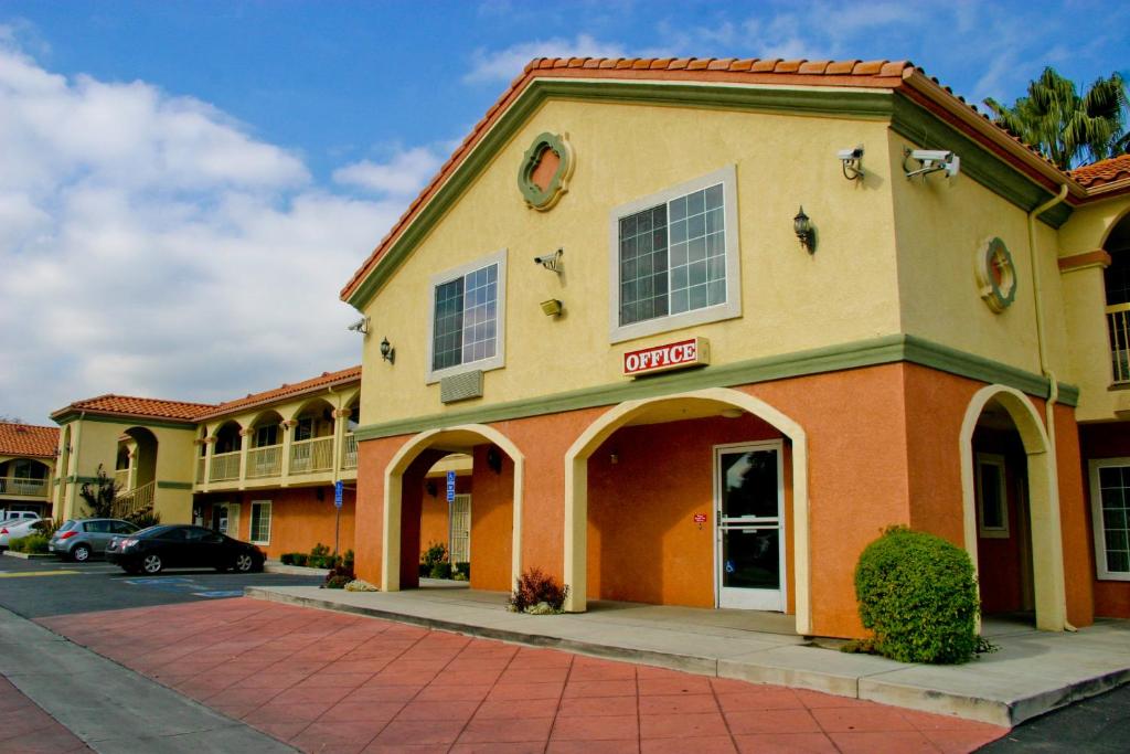 Crystal Inn Suites & Spas Image
