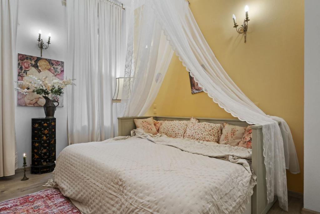 Stay in a Writer's 19th Century Villa Calea Victoriei 7