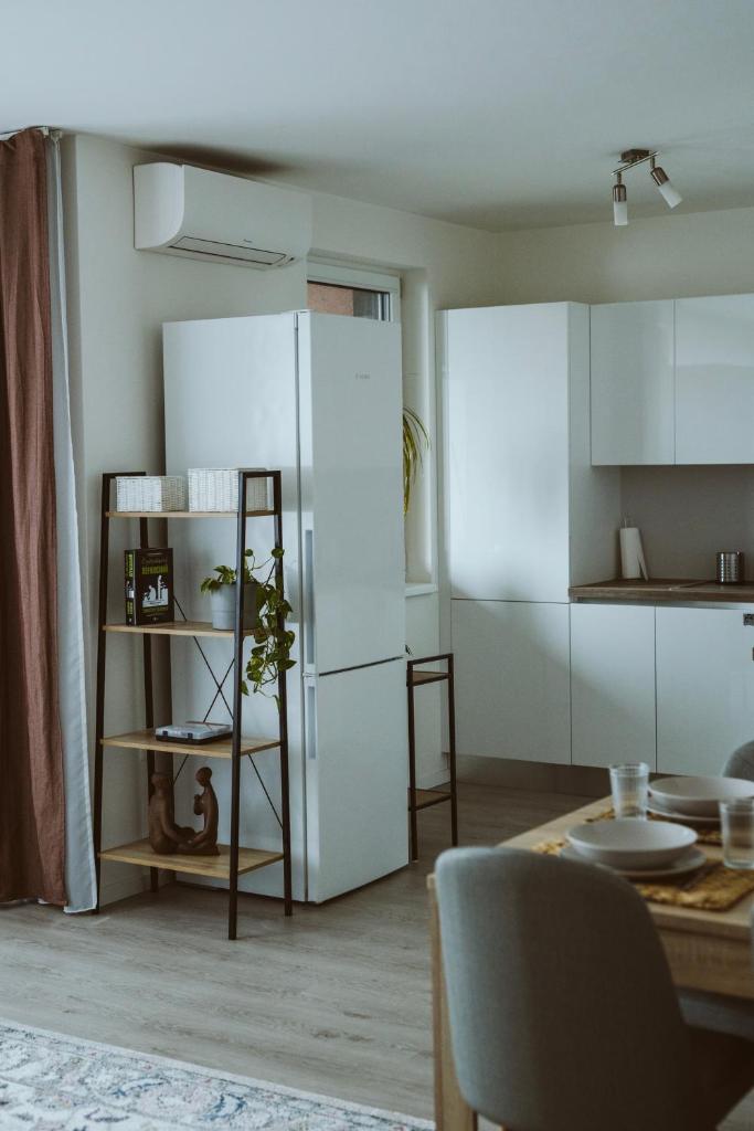 Modern Apartment ǀ AC, Free Parking 8