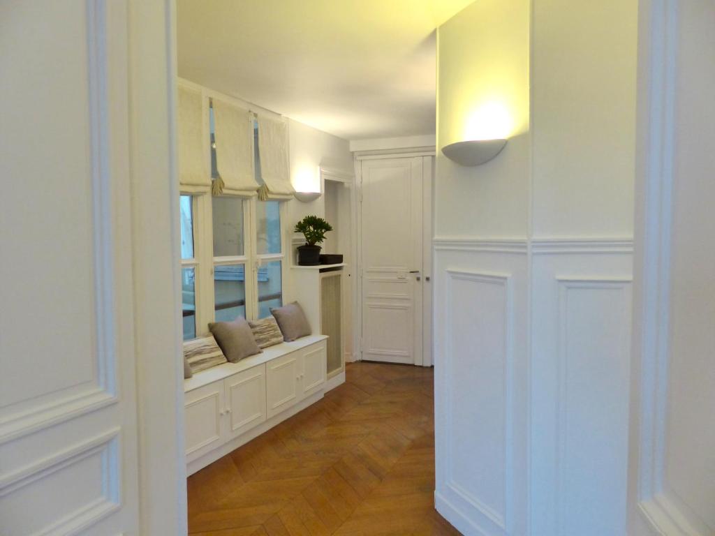 Marvellous Sunbathed 3BR at the heart of Paris 3