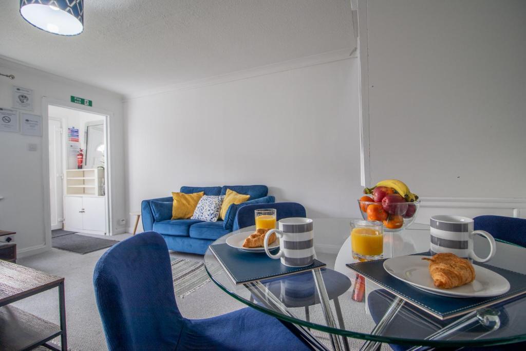 Spacious 2-Bed City Home Free Parking & Stadiums 4