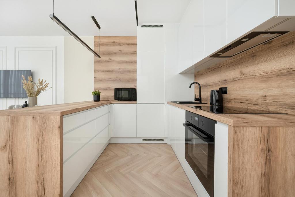 Stylowy Apartament z Balkonem i Wanną by Noclegi Renters 3