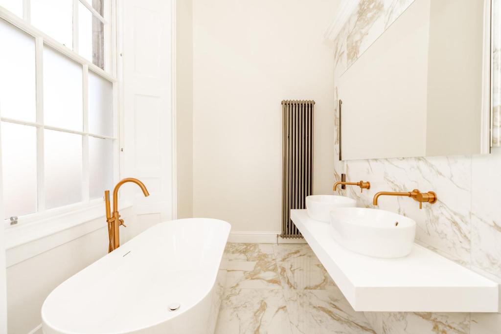 Dragon Suites Luxury Apartments at 9 Albyn Place 6