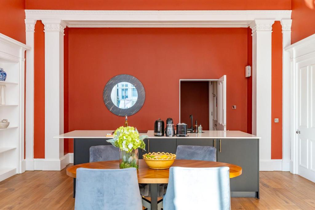 Dragon Suites Luxury Apartments at 9 Albyn Place 4