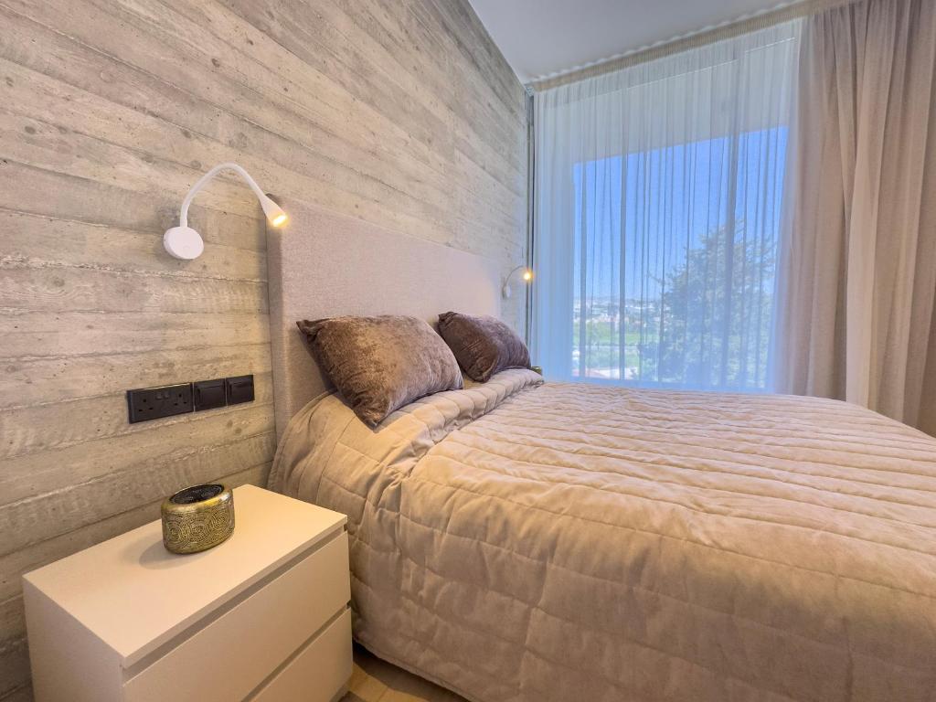 Malberry Park 301 - Modern 2bedroom Apt with Shared Heated Pool, Sauna, Gym, Jacuzzi 8