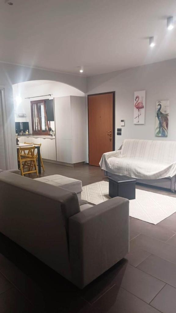 un salon avec un lit et un canapé dans l'établissement Villa Blanc Country, à Alghero 49 autres photos