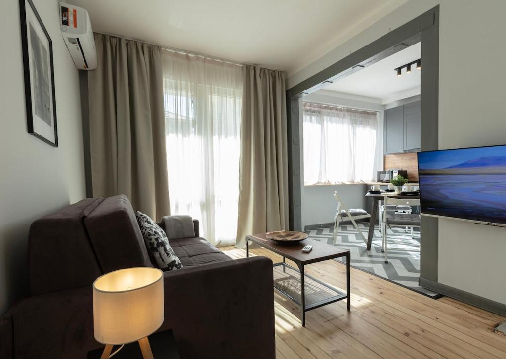 Downtown Stylish Flat 1