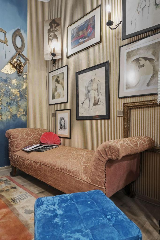 Stay in a Writer's 19th Century Villa Calea Victoriei 2