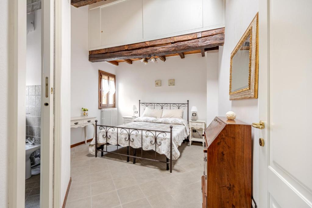 Romantica Residenza - Borgo Castello di Serravalle 1