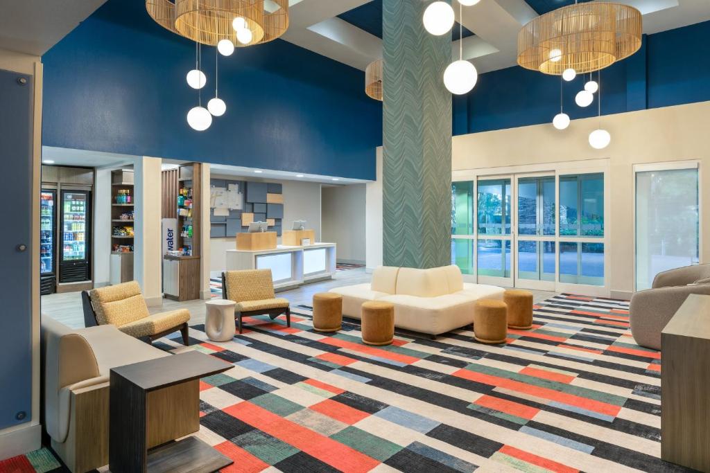 Holiday Inn Express & Suites Orlando International Airport, an IHG Hotel Image