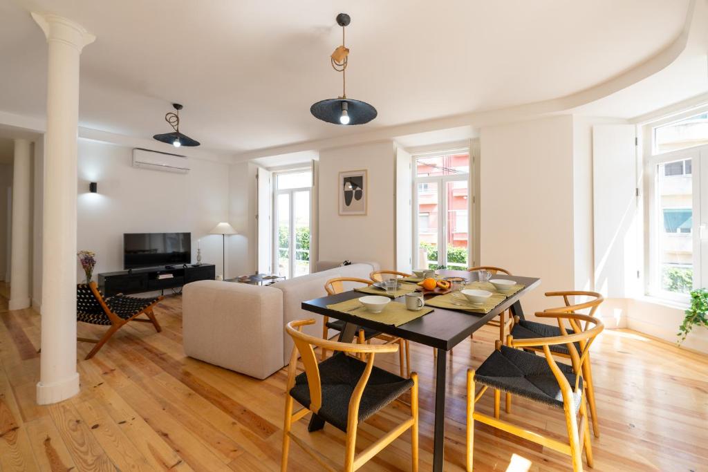 Sunny Lisbon Apartments by Soulplaces 6