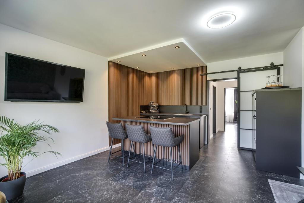 George Apartment 7