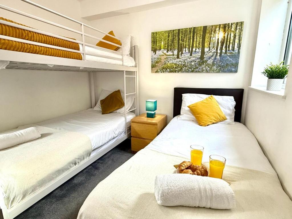 Walnut Luxurious 2-Bedroom with Ensuite - Parking, Netflix, WIFI - Close to Oxford, Bicester & Blenheim Palace 2