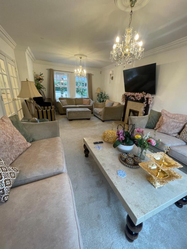 Beautiful 6 Bedroom House Oxford City 1