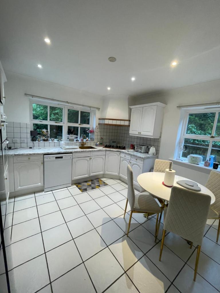 Beautiful 6 Bedroom House Oxford City 4