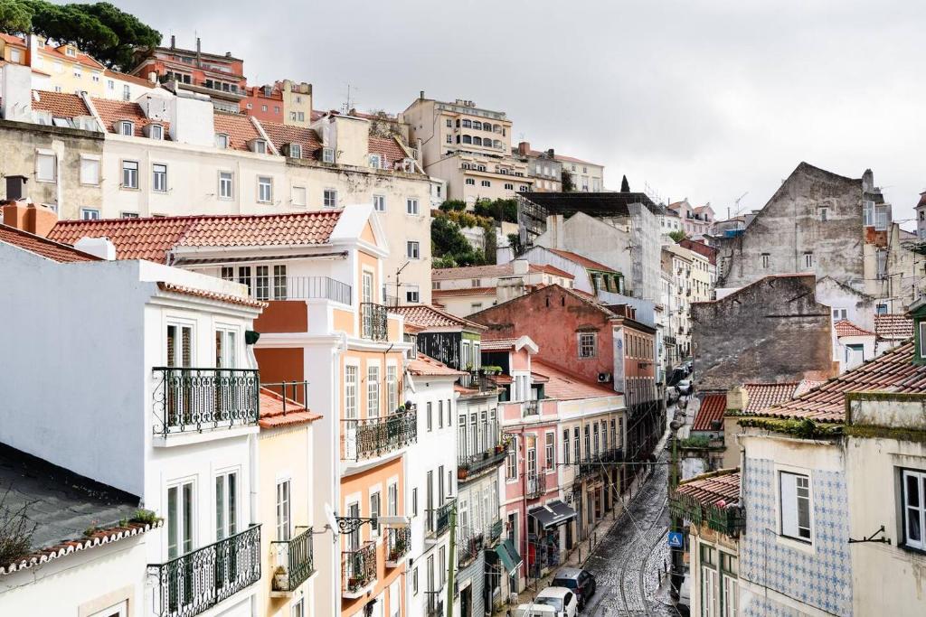 Castle-View Penthouse Duplex in Lisbon 5