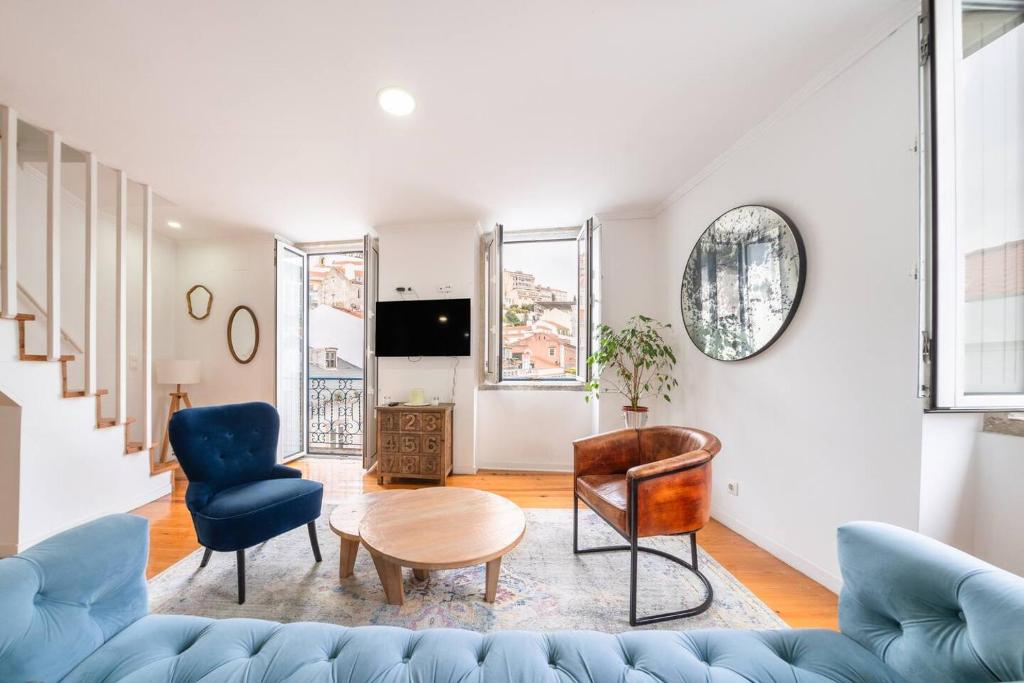 Castle-View Penthouse Duplex in Lisbon 4