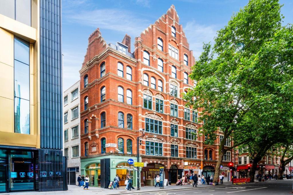 Stylish 2 Bedroom Apartment in the Heart of Soho Walk to Cafes & Attractions! 6