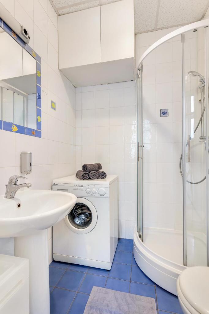 Modern studio apartment in the heart of old city 3