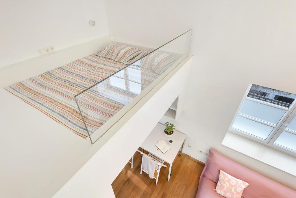 Modern studio apartment in the heart of old city 7