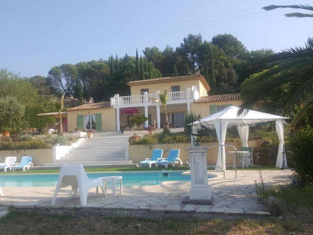Photo de la galerie de l'établissement Holiday home in Lorgues with swimming pool, à Lorgues