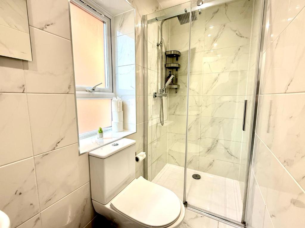Luxury 2-Bedroom Apartment 2 3