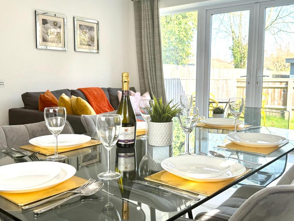 Luxury 2-Bedroom Apartment 2 4