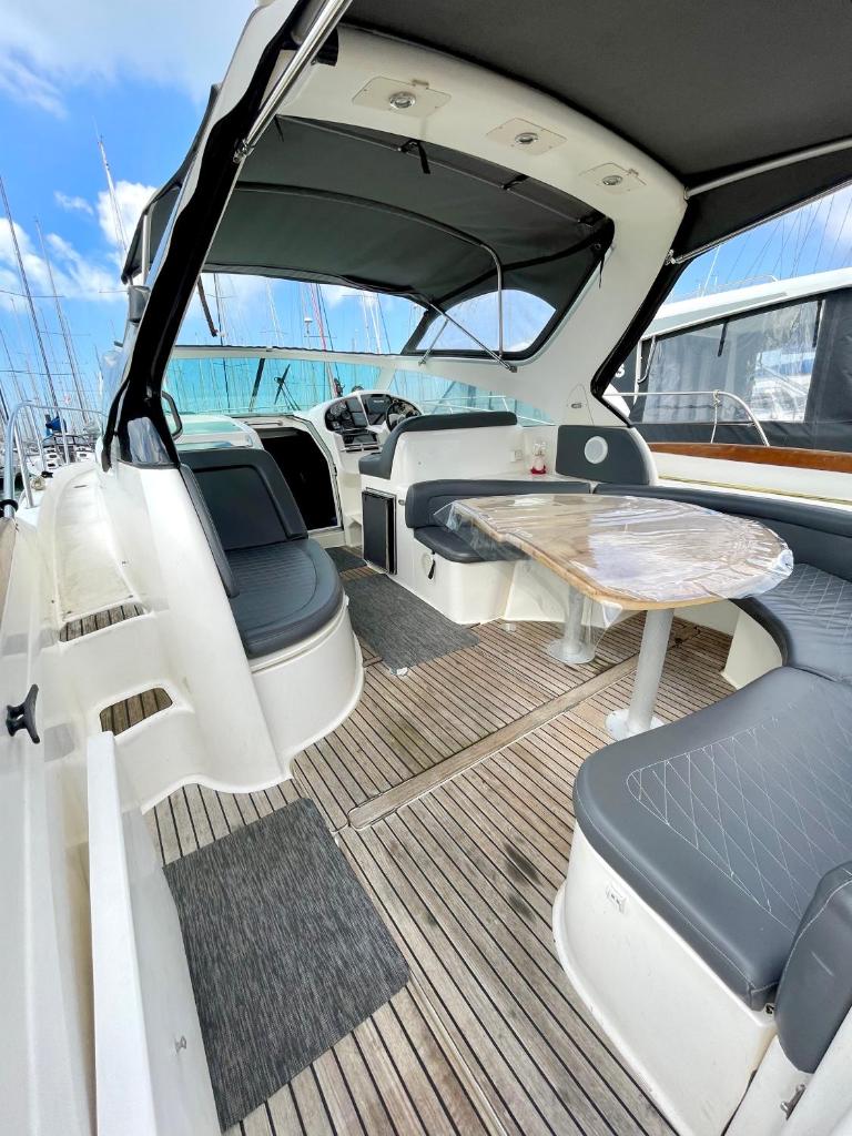 Photo de la galerie de l'établissement Une nuit sur un magnifique bateau Linge et ménage inclus, à La Rochelle