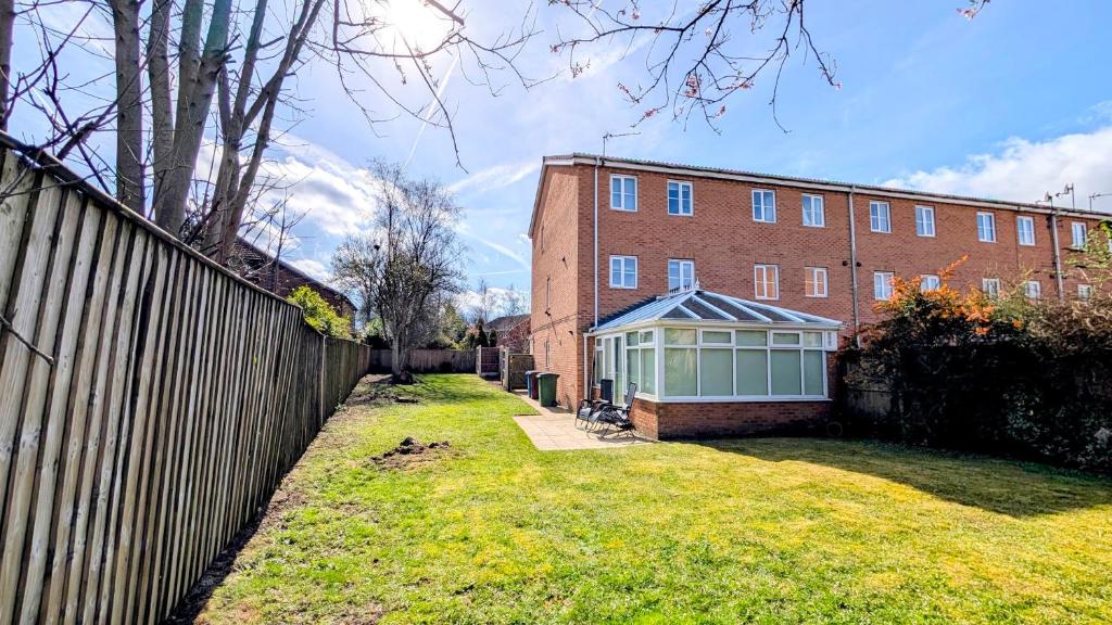 Charming Townhome Retreat, close to Manchester 6
