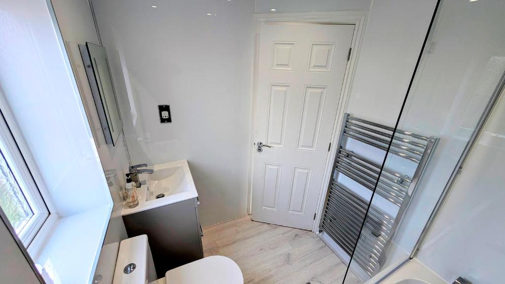 Charming Townhome Retreat, close to Manchester 8