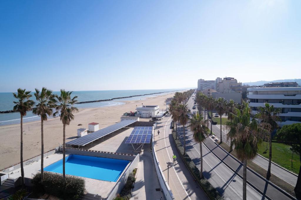- une vue aérienne sur la plage et les bâtiments dans l'établissement Sea Lion Hotel, à Montesilvano 83 autres photos