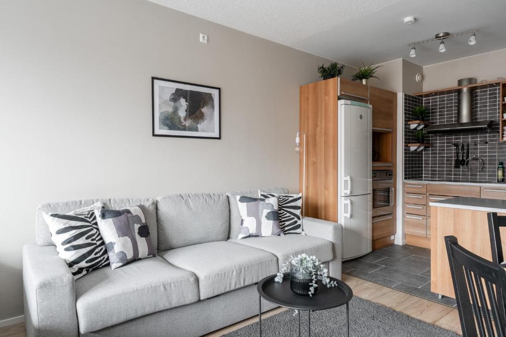 1BR Apt & Balcony next to Railway Station 8