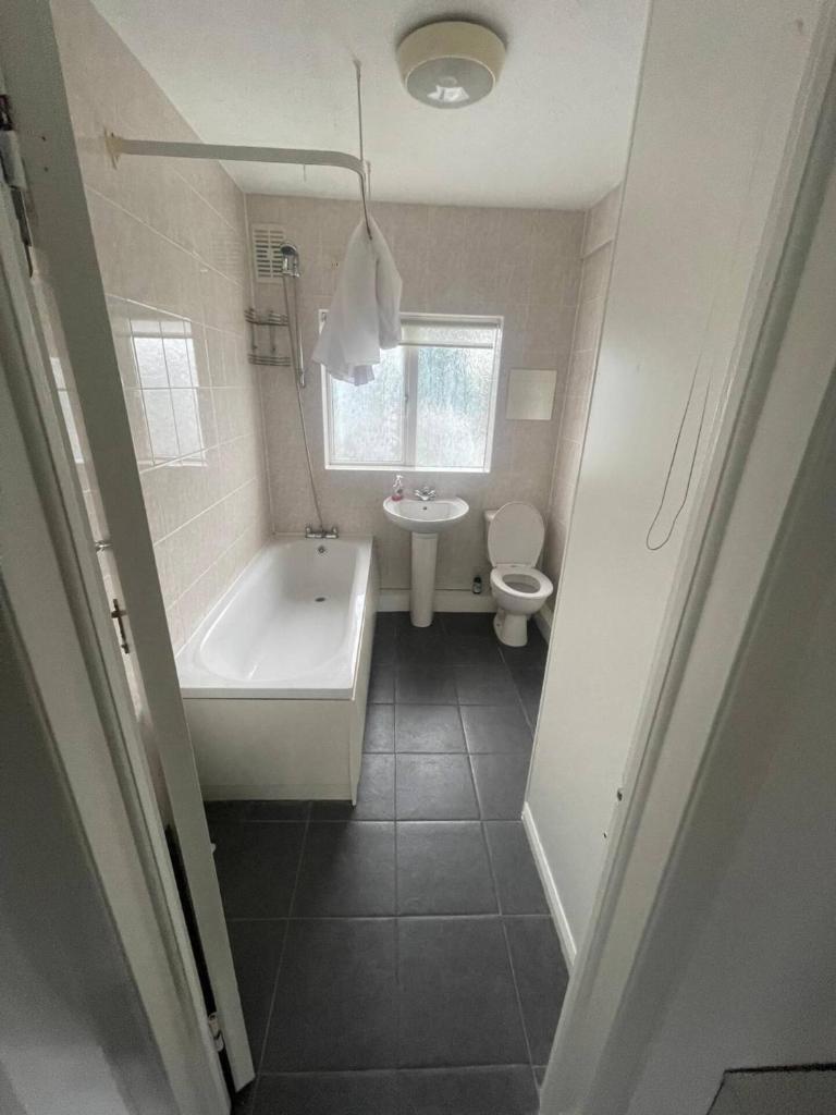 Sleeps 8 3 BED Parking NEC JLR NIA Airport 7
