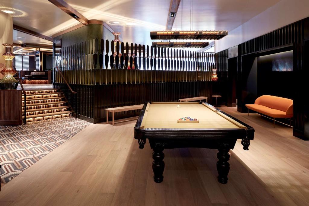 DoubleTree By Hilton Montreal Image
