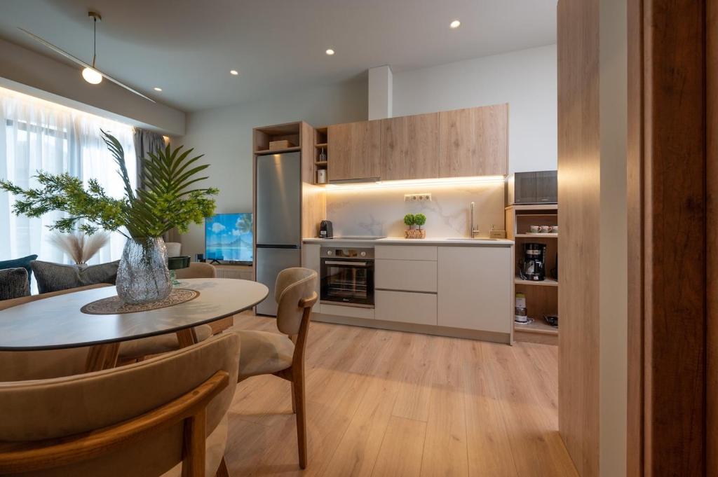 Iraklion Center Sea View Apartment 4