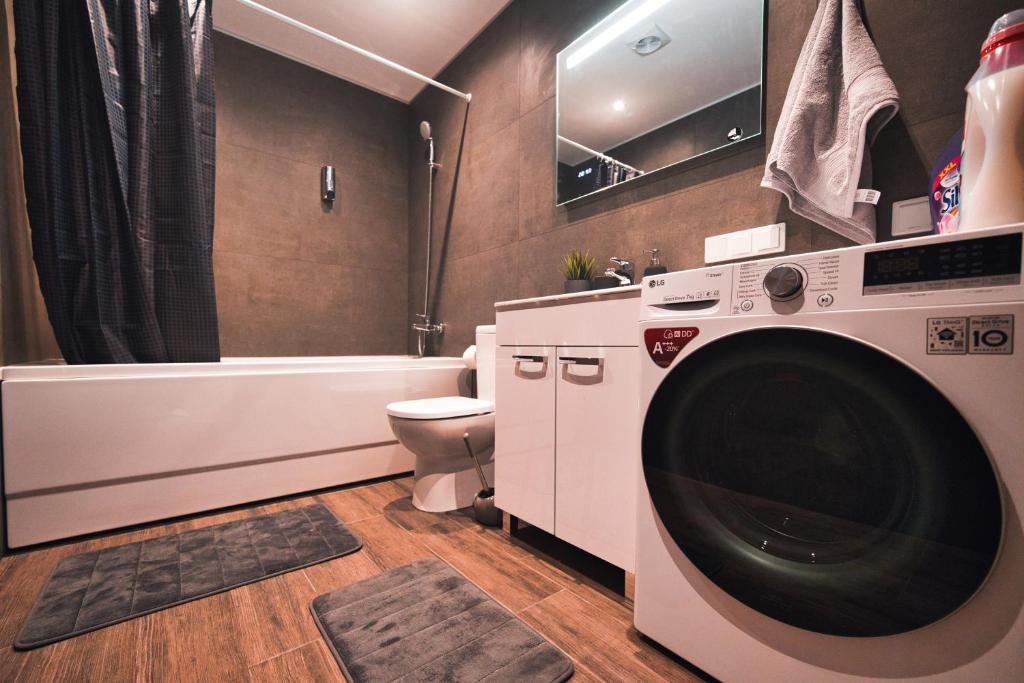 Modern central Riga apartment with balcony, gym access, dedicated parking, kitchen & AC 6