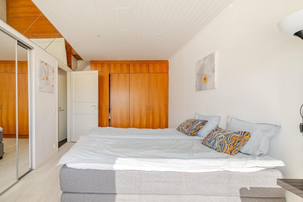 Helsinki, Private free parking, super easy to city centre and airport 4