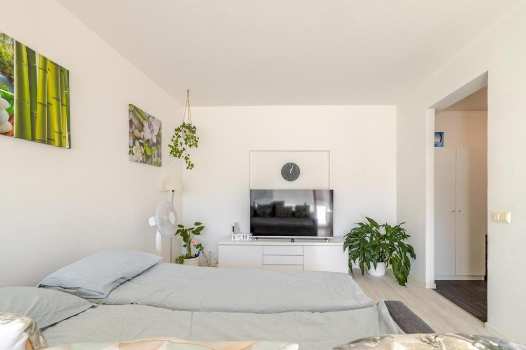 Helsinki, Private free parking, super easy to city centre and airport 5