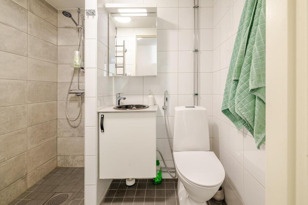 Helsinki, Private free parking, super easy to city centre and airport 8