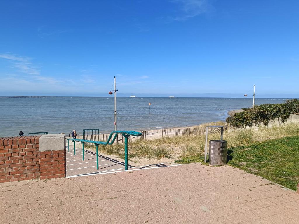 A 1min a pied de la plage Petit fort Philippe 6
