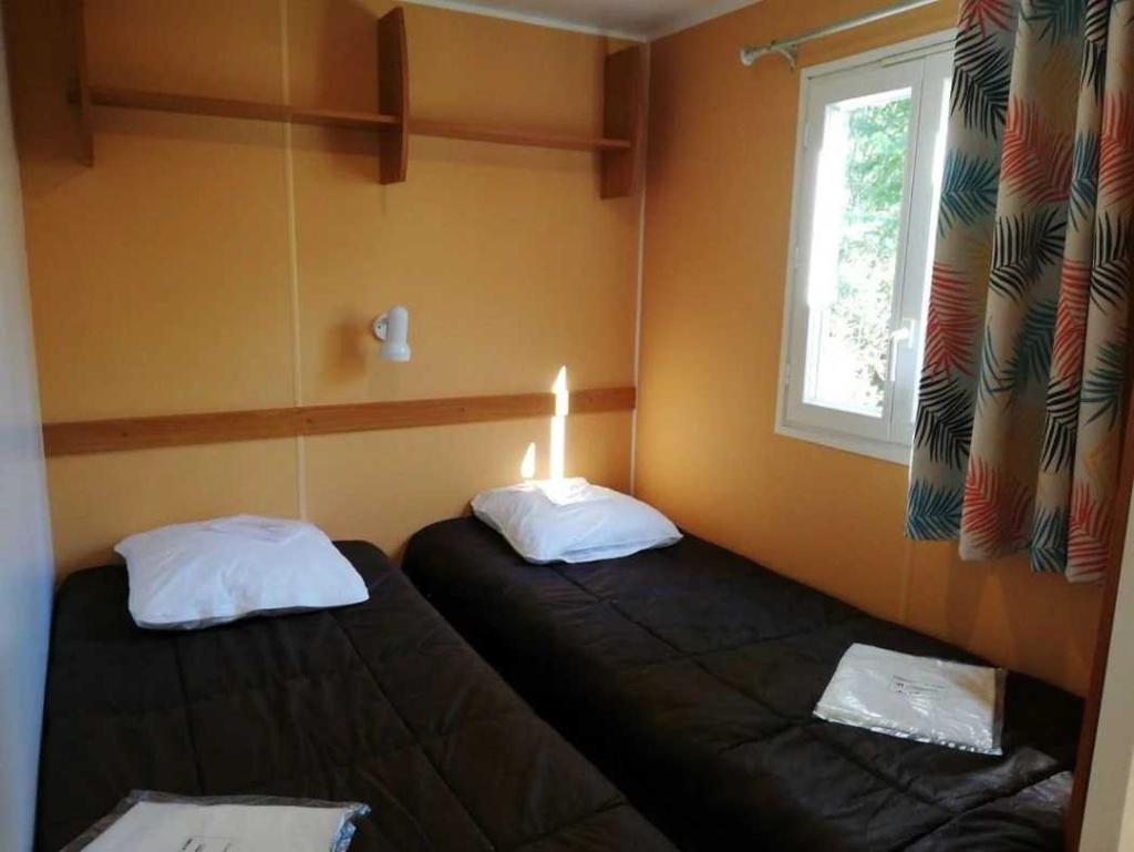 Photo de la galerie de l'établissement Camping - Piscine - ccbaieb, à Montjoie-en-Couserans 37 autres photos