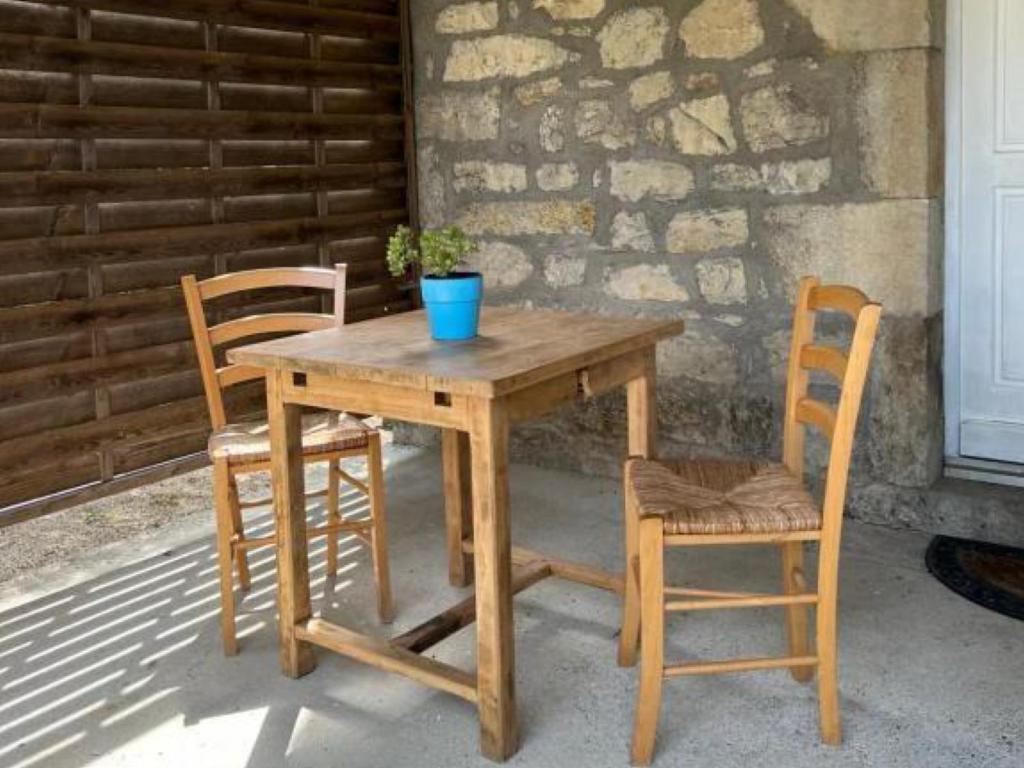 Photo de la galerie de l'établissement Le Cyprès, gîte avec piscine, à Lablachère