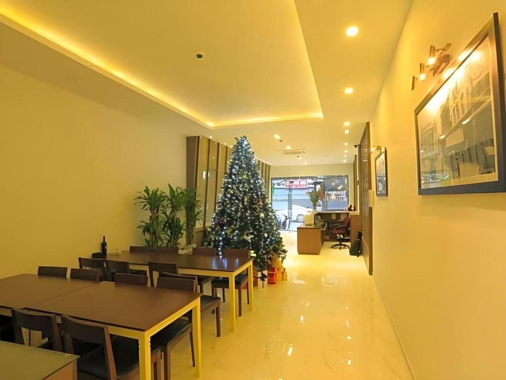 Tryst Hotel - 71 Nguyen Truong To