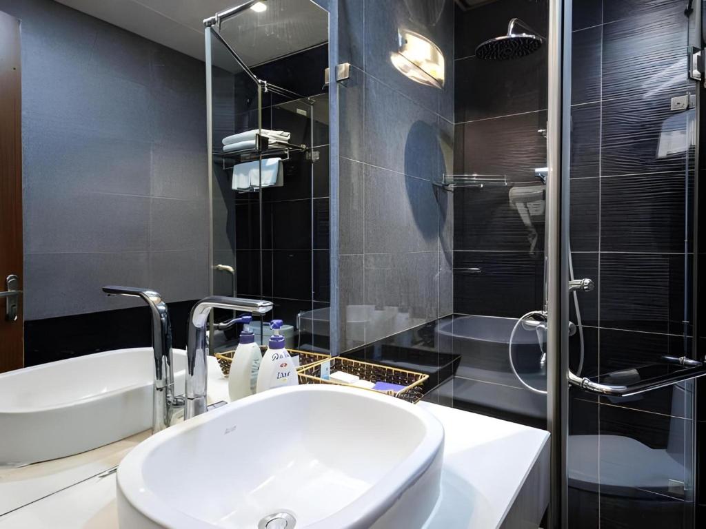 Tryst Hotel - 71 Nguyen Truong To