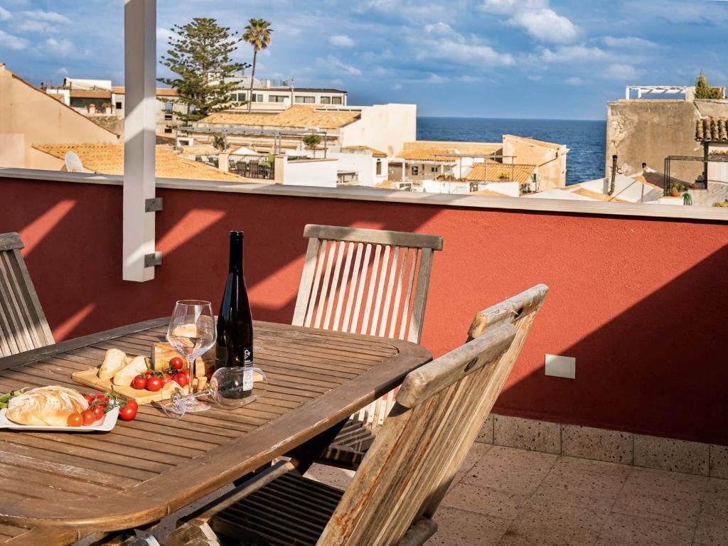 Maison Rouge Ortigia 3